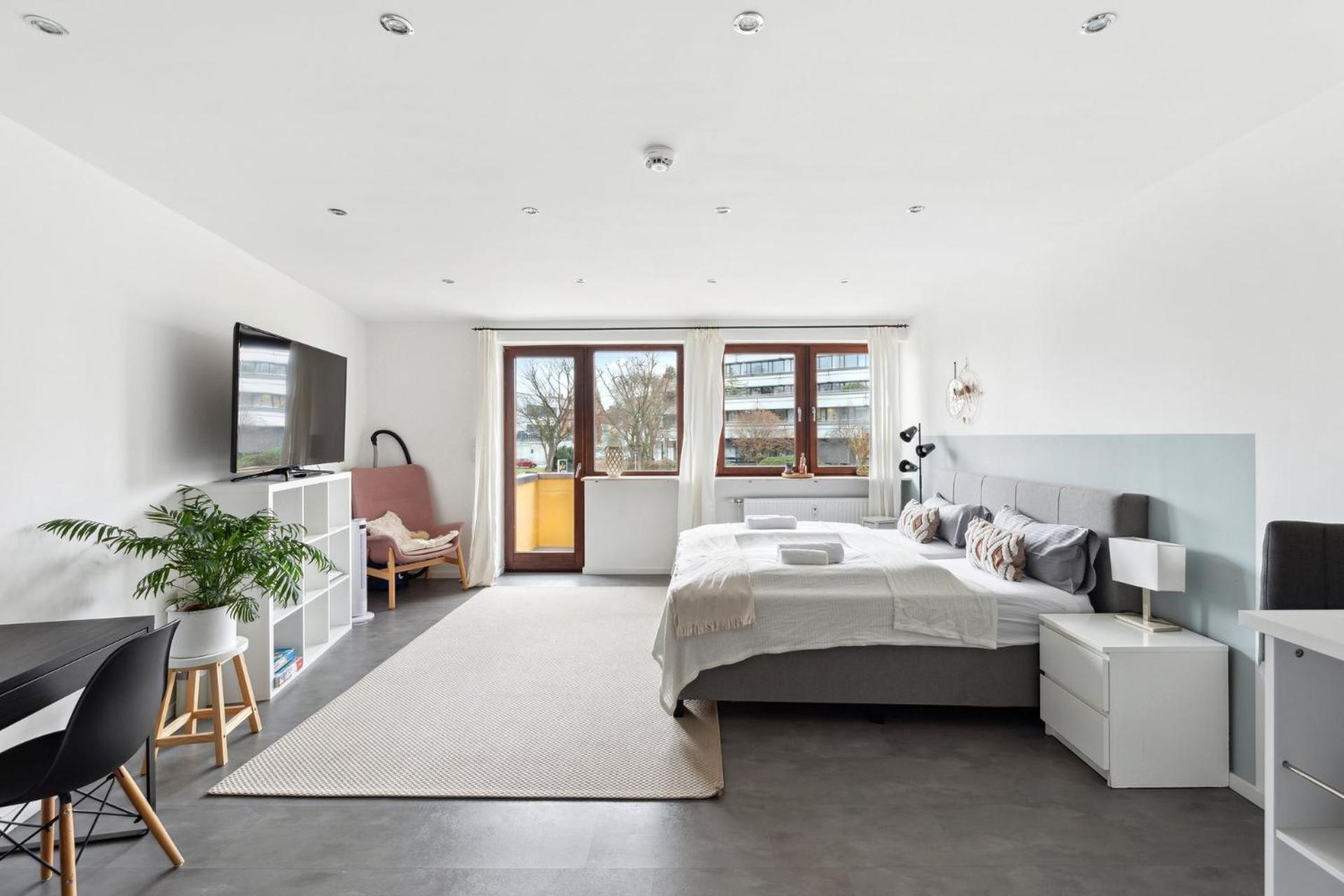Sali Homes - Charming Studio Apartment In Heart Of Bayreuth With Balcony Bagian luar foto