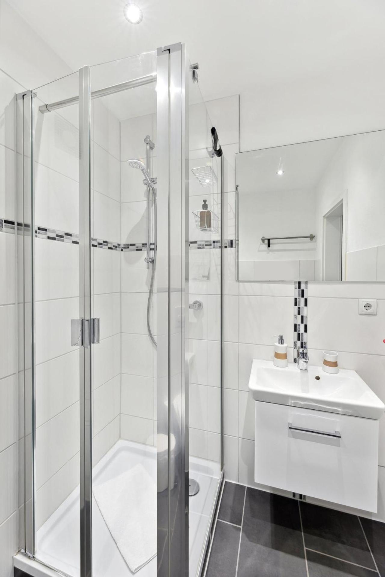 Sali Homes - Charming Studio Apartment In Heart Of Bayreuth With Balcony Bagian luar foto