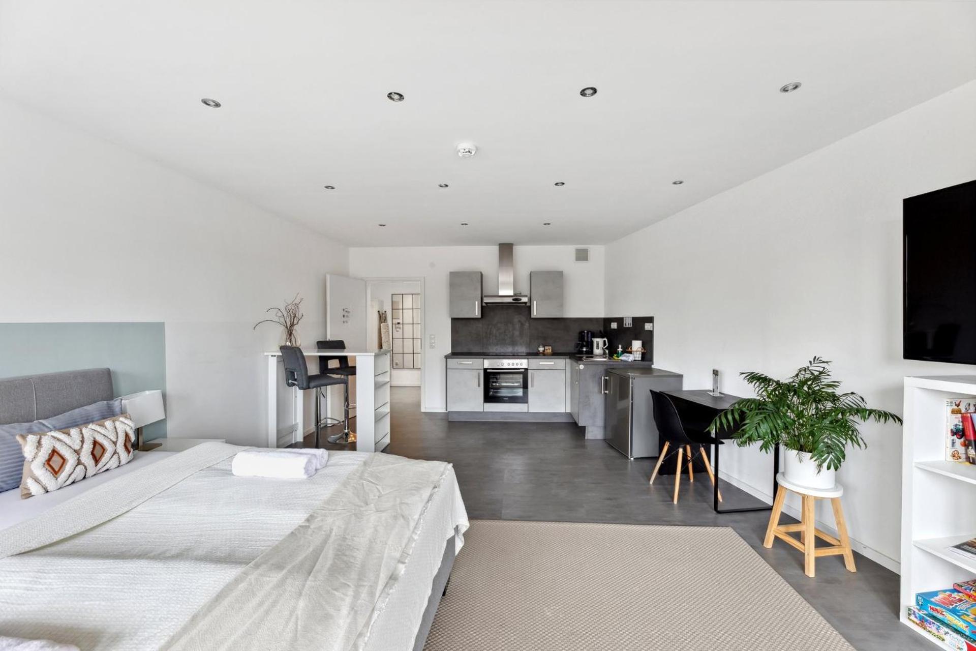 Sali Homes - Charming Studio Apartment In Heart Of Bayreuth With Balcony Bagian luar foto
