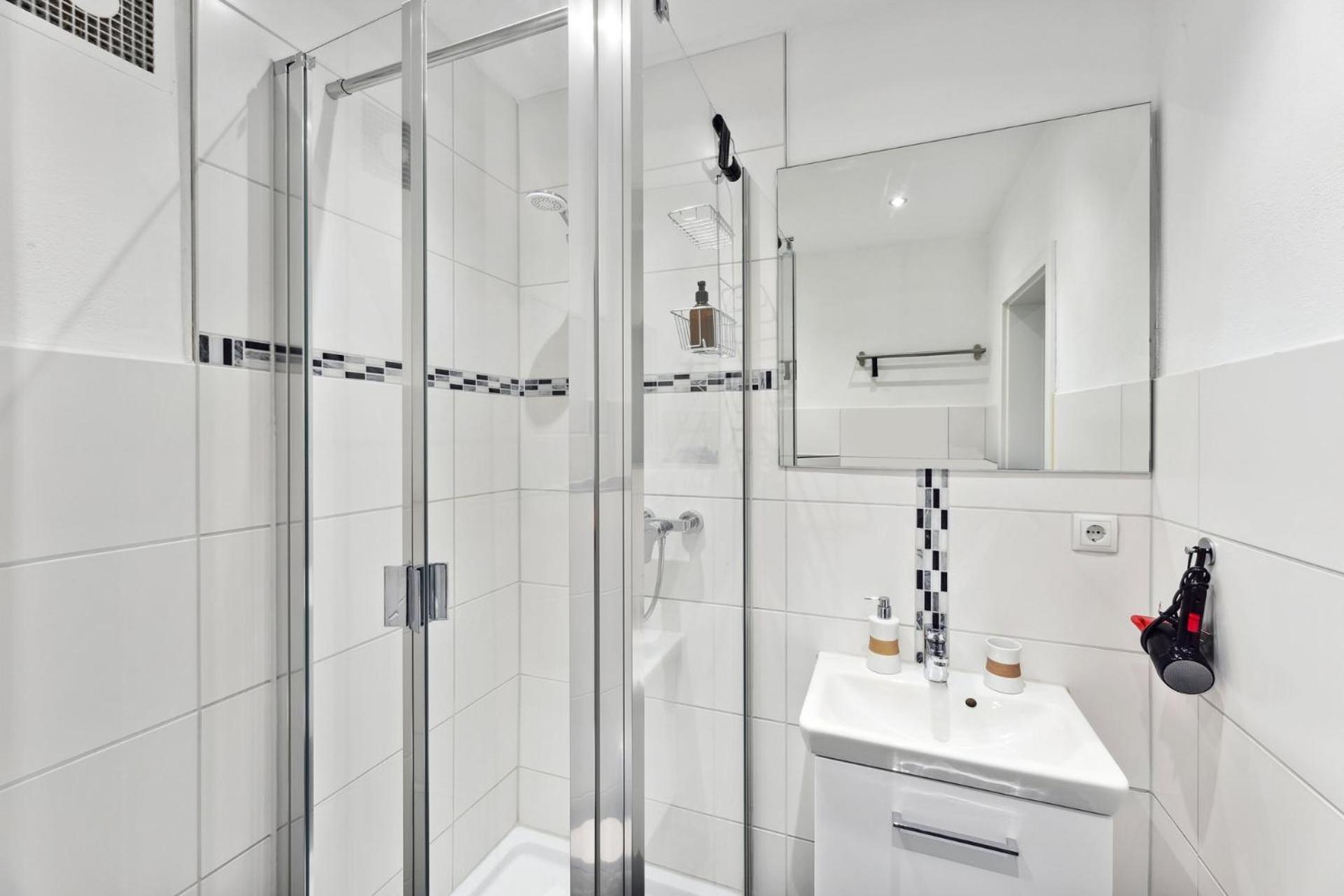Sali Homes - Charming Studio Apartment In Heart Of Bayreuth With Balcony Bagian luar foto