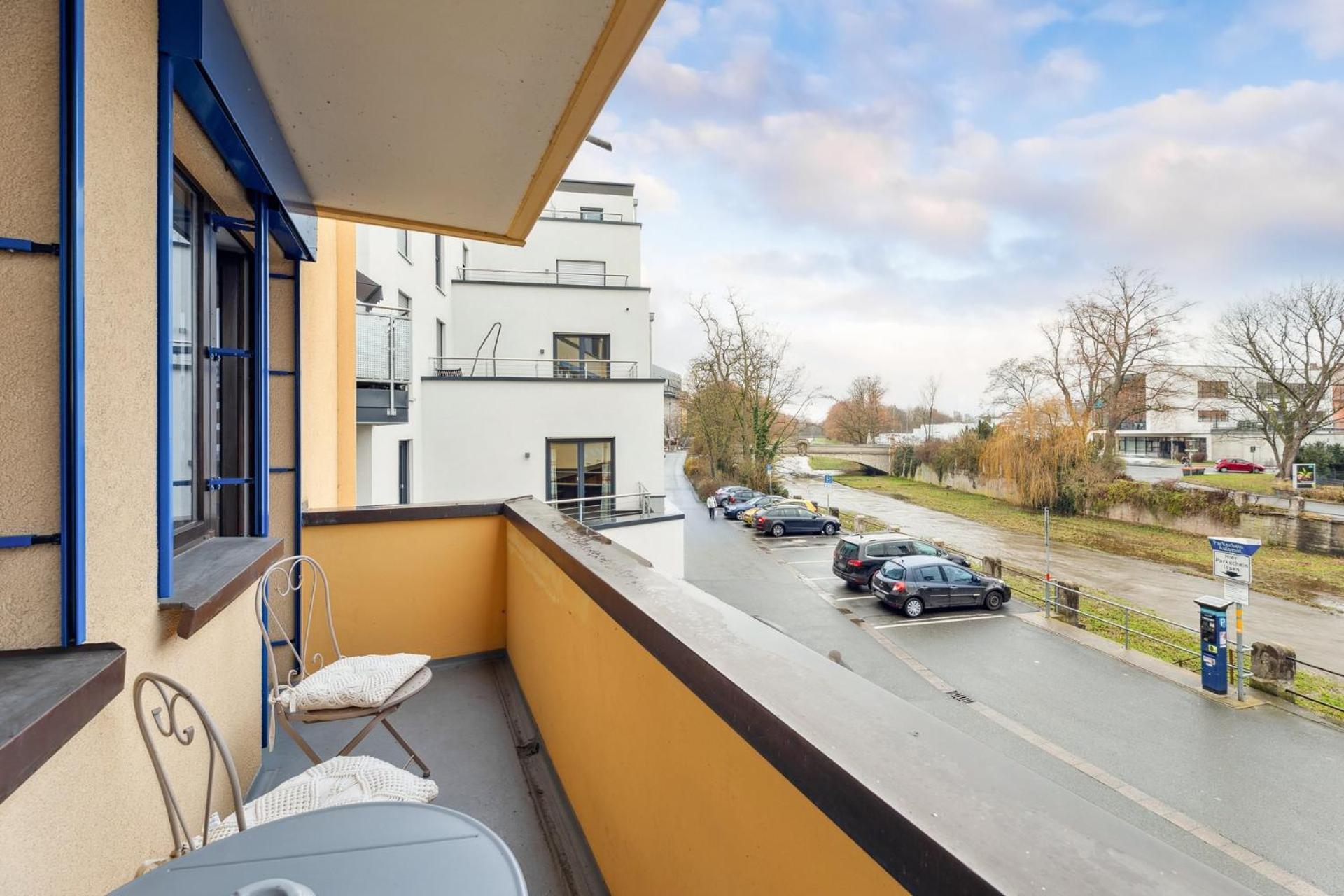 Sali Homes - Charming Studio Apartment In Heart Of Bayreuth With Balcony Bagian luar foto